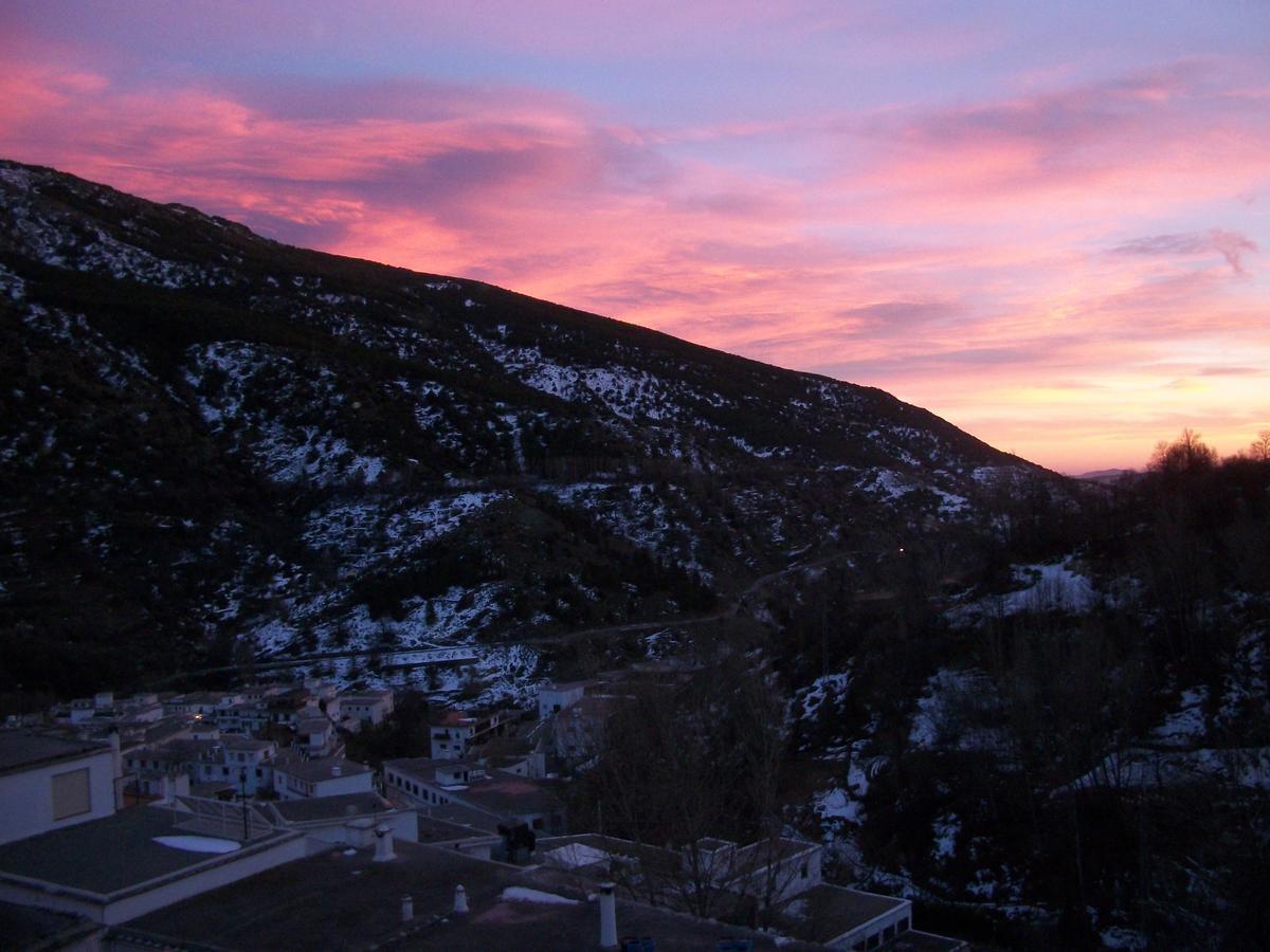Bed and Breakfast Refugio Alpujarra Alta Тревелес Экстерьер фото